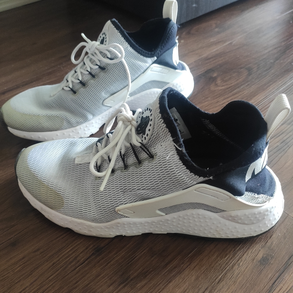 Nike - Picture 2 of 2